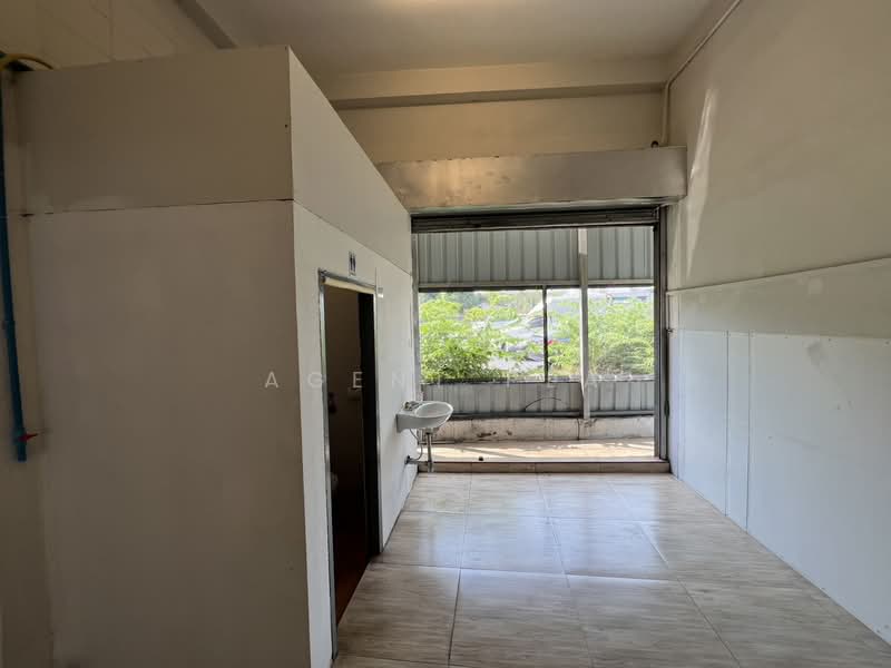 Commercial Building for Rent – 2 Storeys near BTS Samrong (SPSAD3793), Samut Prakan, Samrong Nua, Muang Samut Prakarn, Samut Prakan, , 256 sqm, Shophouse For Rent, by Agent Pla, 500133592 - DDproperty.com