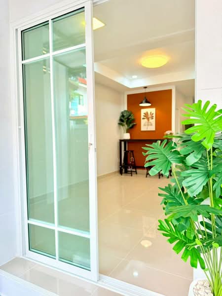 บ้านสวย ห่างถนนราชพฤกษ์เพียง 500 เมตร หมู่บ้านริมสวน ธนานนท์ 1 ท่าอิฐ ใกล้ MRT บางรักน้อย ท่าอิฐ, นนทบุรี, ท่าอิฐ, บางรักน้อย, เมืองนนทบุรี, นนทบุรี, 110 ตร.ม., ทาวน์เฮ้าส์ ขาย, โดย บุษบากร (เจี๊ยบ), 500134508 - DDproperty.com