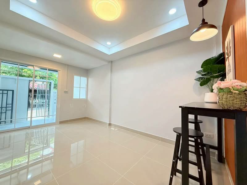 บ้านสวย ห่างถนนราชพฤกษ์เพียง 500 เมตร หมู่บ้านริมสวน ธนานนท์ 1 ท่าอิฐ ใกล้ MRT บางรักน้อย ท่าอิฐ, Nonthaburi, ท่าอิฐ, Bang Rak Noi, Muang Nonthaburi, Nonthaburi, 3 Bedrooms, 110 sqm, Townhouse For Sale, by บุษบากร (เจี๊ยบ), 500134508 - DDproperty.com