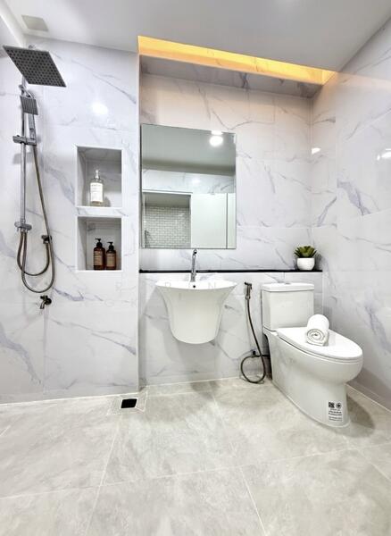 ขาย - บ้านตึก 3 ชั้น แต่งสวย พร้อมอยู่ หลังมุม ซอยจอมทอง 3 ใกล้ BTS ตลาดพลู, กรุงเทพ