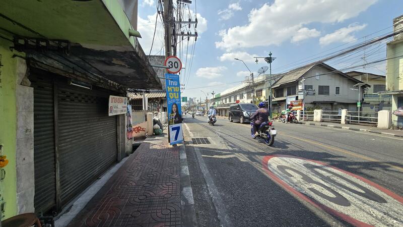 ขาย - ทำเลดีเยี่ยม! ราคาดีเวอร์! หายากโคตร! ขาย ตึกแถว 2 ชั้น 12 ตารางวา ติดถนน เทอดไท ห่างจากตลาดพลูเพียง, กรุงเทพ