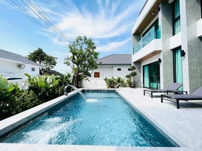 ขาย - บ้านหรูสไตล์โมเดิร์นทรอปิคอล 5 ห้องนอน ทำเลศักยภาพพัทยา, ชลบุรี