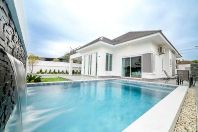ขาย - บ้านเดี่ยวพร้อมสระว่ายน้ำ ทำเลสวย หน้าบ้านติดบึง – โครงการพรเทพ 8 หนองปลาไหล, ชลบุรี