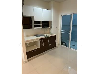 ขาย - ทาวน์เฮ้าส์ 2-ห้องนอน, กรุงเทพ