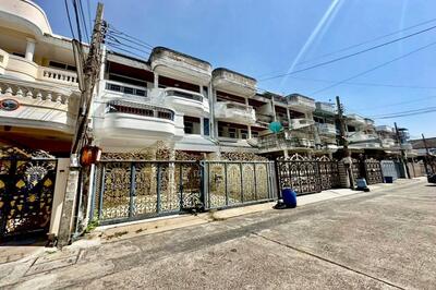 ขาย - ขายทาวน์โฮม 3.5ชั้น บรมราชชนนี 11 ใกล้เซ็นทรัล ปิ่นเกล้า บางกอกน้อย 46ตรว.6ห้องนอน, กรุงเทพ
