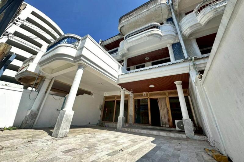 ขาย - ขายทาวน์โฮม 3.5ชั้น บรมราชชนนี 11 ใกล้เซ็นทรัล ปิ่นเกล้า บางกอกน้อย 46ตรว.6ห้องนอน, กรุงเทพ