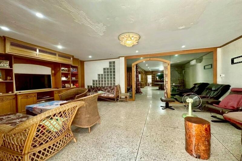 ขาย - ขายทาวน์โฮม 3.5ชั้น บรมราชชนนี 11 ใกล้เซ็นทรัล ปิ่นเกล้า บางกอกน้อย 46ตรว.6ห้องนอน, กรุงเทพ