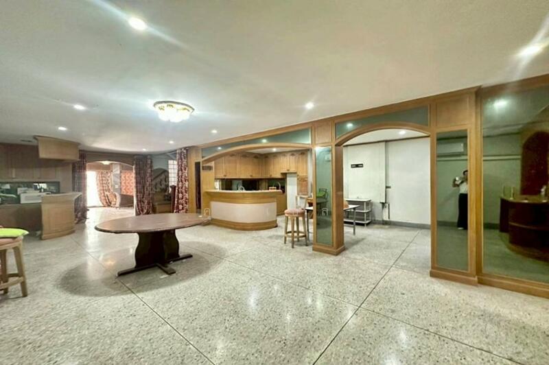 ขาย - ขายทาวน์โฮม 3.5ชั้น บรมราชชนนี 11 ใกล้เซ็นทรัล ปิ่นเกล้า บางกอกน้อย 46ตรว.6ห้องนอน, กรุงเทพ