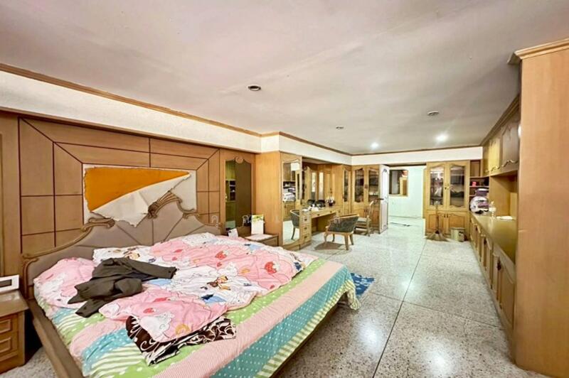 ขาย - ขายทาวน์โฮม 3.5ชั้น บรมราชชนนี 11 ใกล้เซ็นทรัล ปิ่นเกล้า บางกอกน้อย 46ตรว.6ห้องนอน, กรุงเทพ