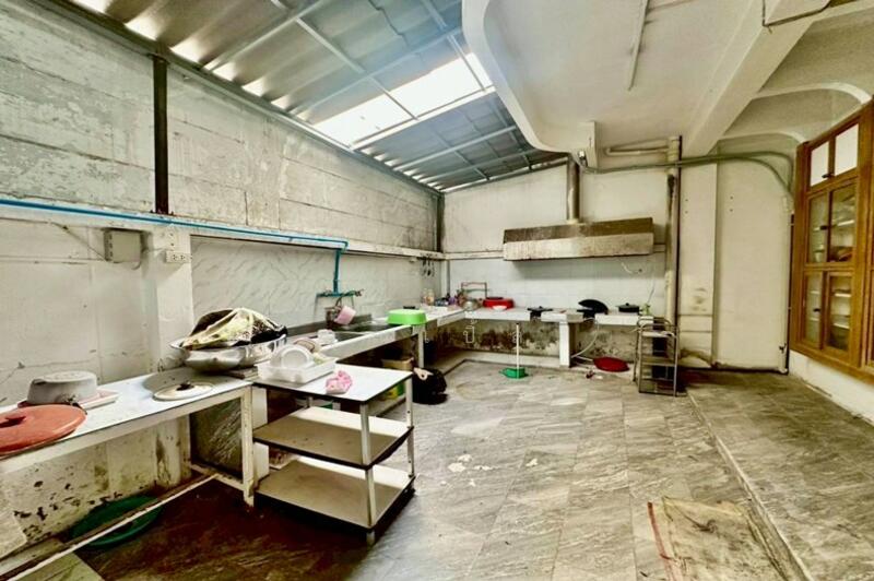 ขาย - ขายทาวน์โฮม 3.5ชั้น บรมราชชนนี 11 ใกล้เซ็นทรัล ปิ่นเกล้า บางกอกน้อย 46ตรว.6ห้องนอน, กรุงเทพ