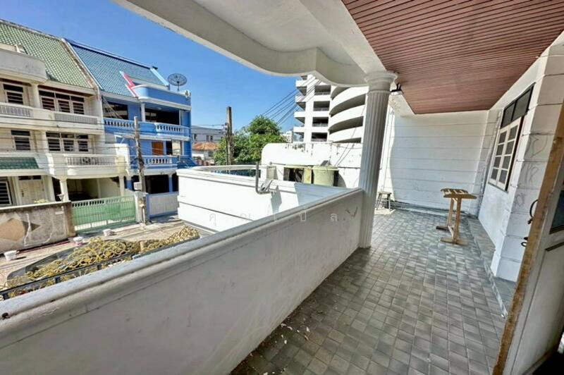 ขาย - ขายทาวน์โฮม 3.5ชั้น บรมราชชนนี 11 ใกล้เซ็นทรัล ปิ่นเกล้า บางกอกน้อย 46ตรว.6ห้องนอน, กรุงเทพ