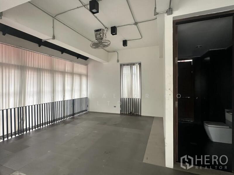 For Rent Home Office 249sqm in Wang Mai, Pathum Wan, Bangkok BTS National Stadium hre00197, Bangkok, Wang Mai, Pathum Wan, Bangkok, , 249 sqm, Office Space For Rent, by Hero Realtor Co., Ltd., 500136992 - DDproperty.com