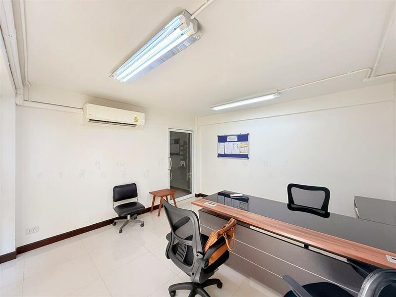 For Sale - อาคารพาณิชย์ 6 ชั้น 71 ตร.ว. อาคารพาณิชย์ ซอยรัชดาภิเษก19, Bangkok