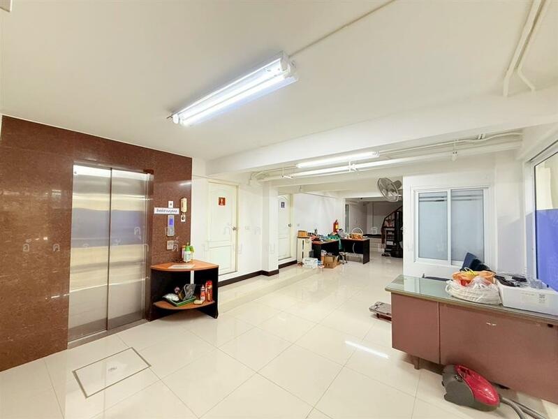 For Sale - อาคารพาณิชย์ 6 ชั้น 71 ตร.ว. อาคารพาณิชย์ ซอยรัชดาภิเษก19, Bangkok