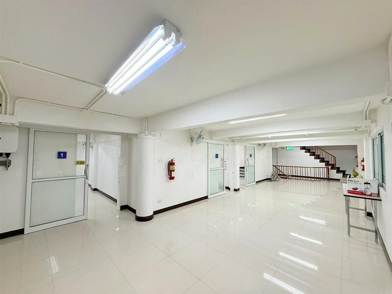 For Sale - อาคารพาณิชย์ 6 ชั้น 71 ตร.ว. อาคารพาณิชย์ ซอยรัชดาภิเษก19, Bangkok