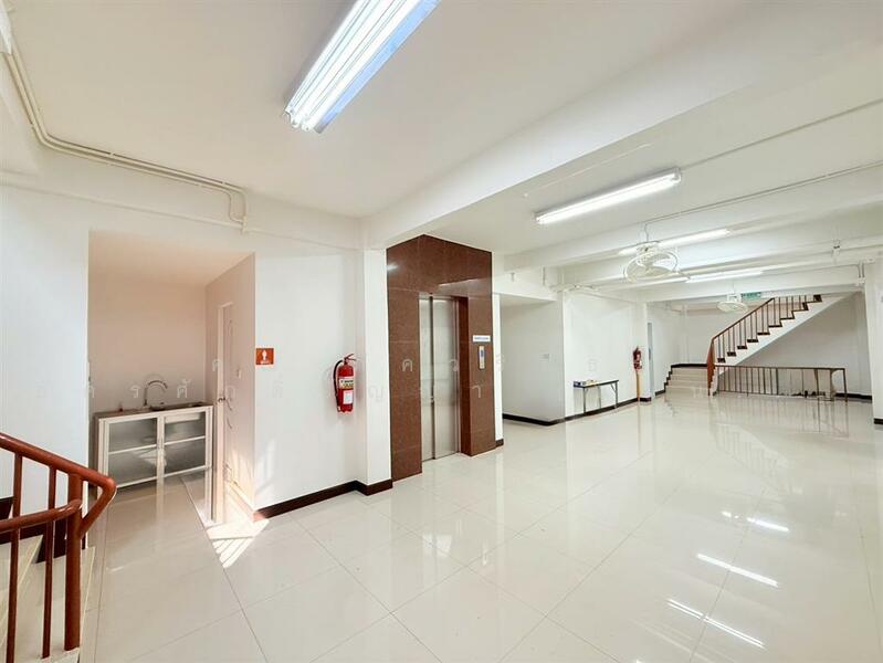 For Sale - อาคารพาณิชย์ 6 ชั้น 71 ตร.ว. อาคารพาณิชย์ ซอยรัชดาภิเษก19, Bangkok