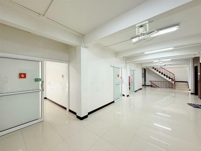 For Sale - อาคารพาณิชย์ 6 ชั้น 71 ตร.ว. อาคารพาณิชย์ ซอยรัชดาภิเษก19, Bangkok