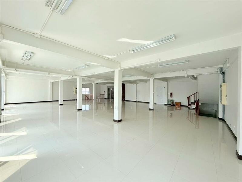 For Sale - อาคารพาณิชย์ 6 ชั้น 71 ตร.ว. อาคารพาณิชย์ ซอยรัชดาภิเษก19, Bangkok