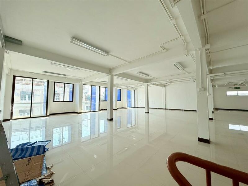 For Sale - อาคารพาณิชย์ 6 ชั้น 71 ตร.ว. อาคารพาณิชย์ ซอยรัชดาภิเษก19, Bangkok