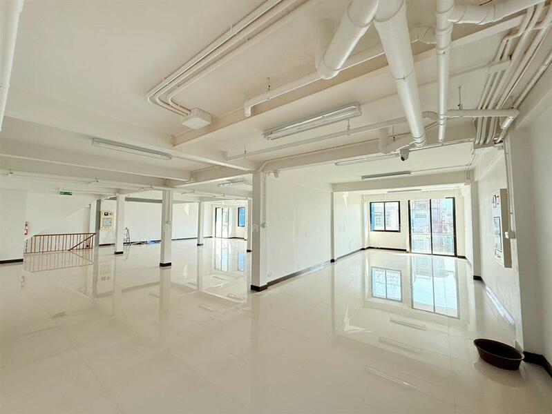 For Sale - อาคารพาณิชย์ 6 ชั้น 71 ตร.ว. อาคารพาณิชย์ ซอยรัชดาภิเษก19, Bangkok