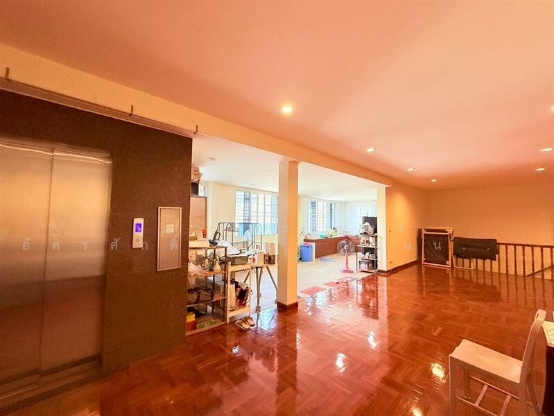 For Sale - อาคารพาณิชย์ 6 ชั้น 71 ตร.ว. อาคารพาณิชย์ ซอยรัชดาภิเษก19, Bangkok