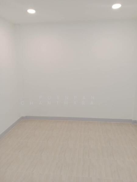 ขาย - ทาวน์เฮ้าส์ 2-ห้องนอน, กรุงเทพ