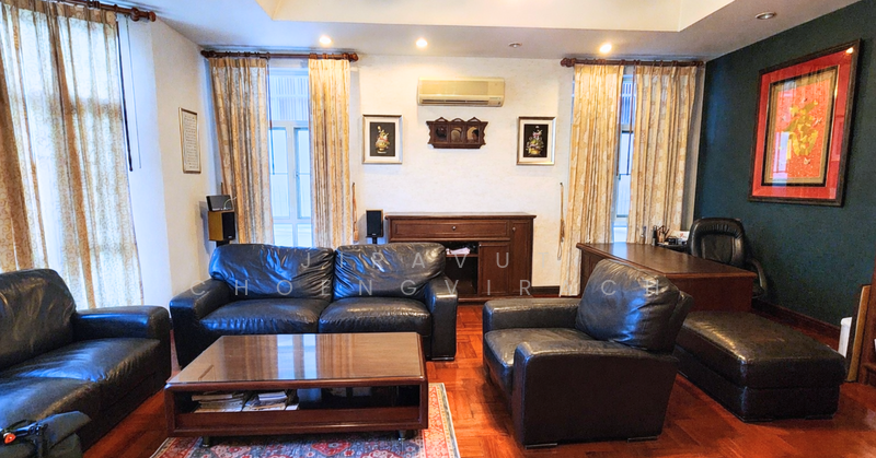 For Sale - Large Detached House | Phutthamonthon Sai 2, Soi 31 A large detached residence on a 334.7 sq.wah, Bangkok