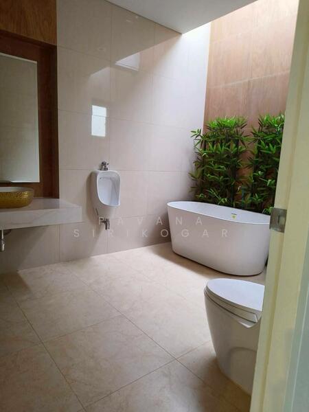 5-BR Villa, Bangkok, Bang Chak, Phra Khanong, Bangkok, 5 Bedrooms, 700 sqm, Villa For Rent, by Pavana Sirikogar, 500139991 - DDproperty.com