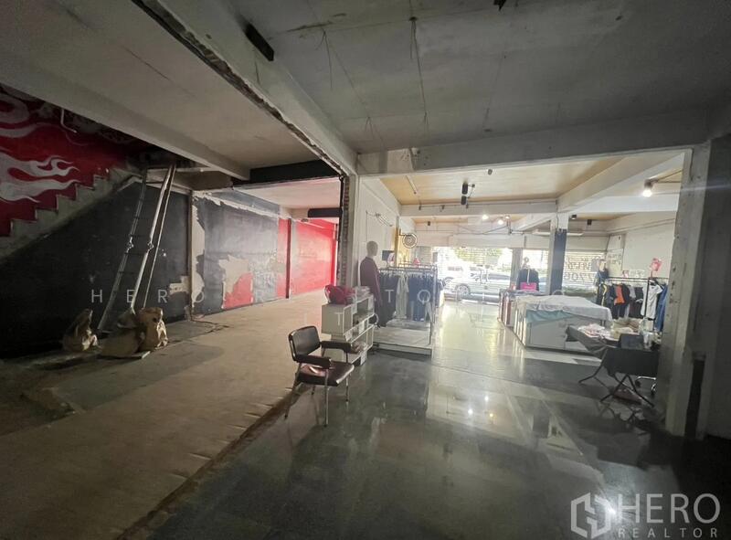 ให้เช่า - For rent Shophouse 180sqm in Khlong Tan, Khlong Toei BTS Phrom Phong HRE00206, กรุงเทพ