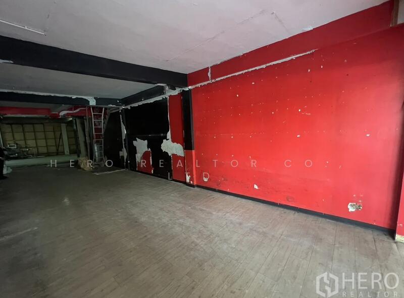 ให้เช่า - For rent Shophouse 180sqm in Khlong Tan, Khlong Toei BTS Phrom Phong HRE00206, กรุงเทพ