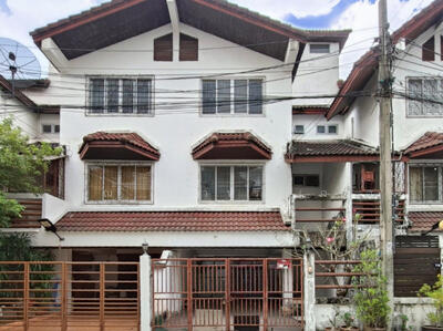 ขาย - ทาวน์โฮม 3 ชั้น ซอย ติวานนท์ 40 ใกล้ MRT สนามบินน้ำ, นนทบุรี