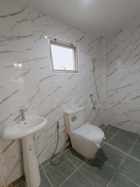 Baan Promptpat Greennova Ramindra‎ : บ้านพร้อมพัฒน์ กรีนโนวา รามอินทรา, กรุงเทพ, ถนนหทัยราษฎร์, สามวาตะวันตก, คลองสามวา, กรุงเทพ, 140 ตร.ม., บ้านแฝด ขาย, โดย Sawitree Khwanmuang, 500141869 - DDproperty.com