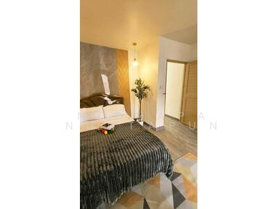 ขาย - Ban Chat Luang Soi Rat Uthit 54 : บ้านฉัตรหลวง ซอยราษฎร์อุทิศ 54, กรุงเทพ