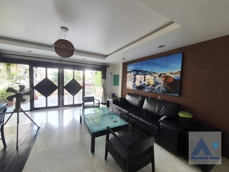 For Sale - Private house in compound with tropical charm with indoor terrace (2511416), Bangkok