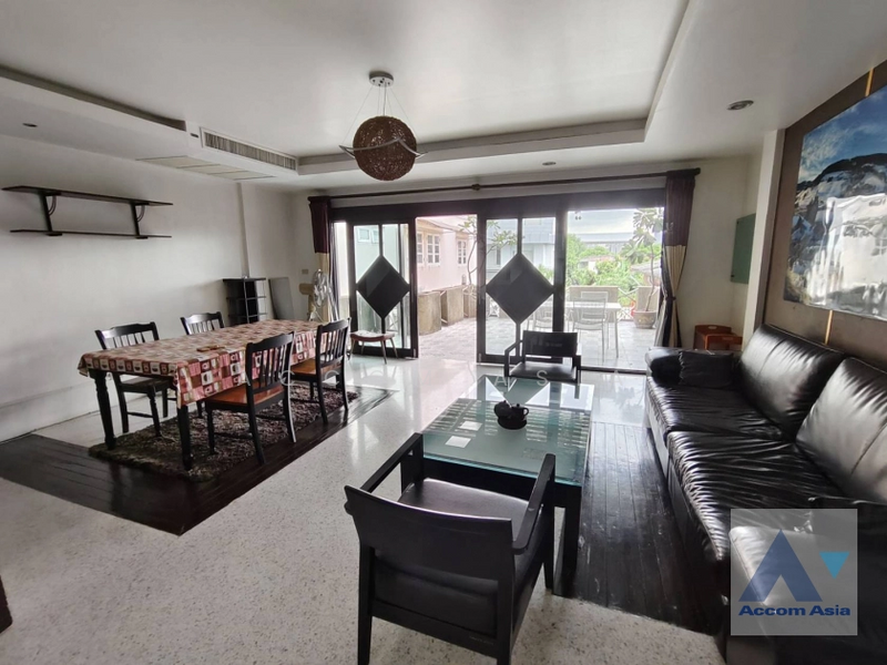 For Sale - Private house in compound with tropical charm with indoor terrace (2511416), Bangkok