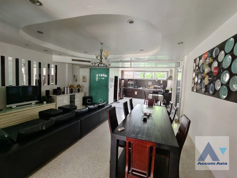 For Sale - Private house in compound with tropical charm with indoor terrace (2511416), Bangkok