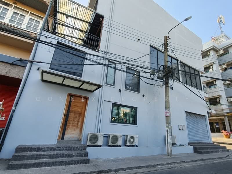 For Sale - 3.5-story commercial building near BTS Royal Thai Navy Academy, just 100 meters, Samut Prakan