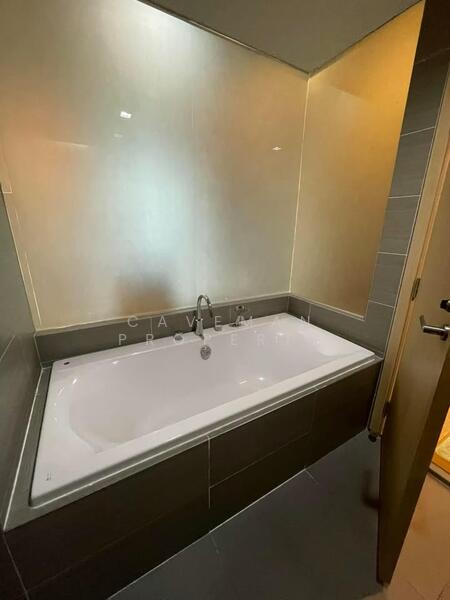 Siri At Sukhumvit, Bangkok, 902 Sukhumvit Road, Phra Kanong, Khlong Toei, Bangkok, 2 Bedrooms, 70 sqm, Condo For Rent, by caveman property, 500142799 - DDproperty.com