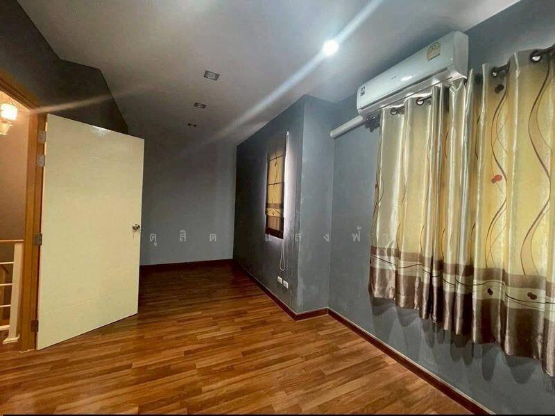 ขายด่วนทาวน์โฮมรีโนเวทใหม่ ม.พฤกษา89 ซอยแมรี่ ชลบุรี, ชลบุรี, บ้านสวน, เมืองชลบุรี, ชลบุรี, 65 ตร.ม., ทาวน์เฮ้าส์ ขาย, โดย ดุสิต แสงฟ้า, 500143129 - DDproperty.com