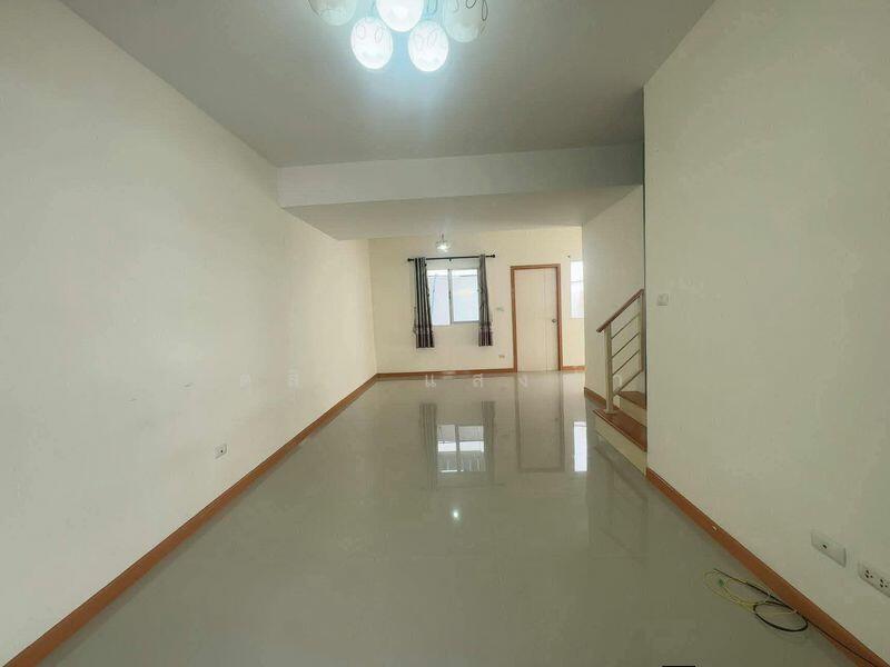 ขายด่วนทาวน์โฮมรีโนเวทใหม่ ม.พฤกษา89 ซอยแมรี่ ชลบุรี, Chon Buri (Pattaya), Ban Suan, Muang Chon Buri, Chon Buri (Pattaya), 3 Bedrooms, 65 sqm, Townhouse For Sale, by Dusit Saengfa, 500143129 - DDproperty.com