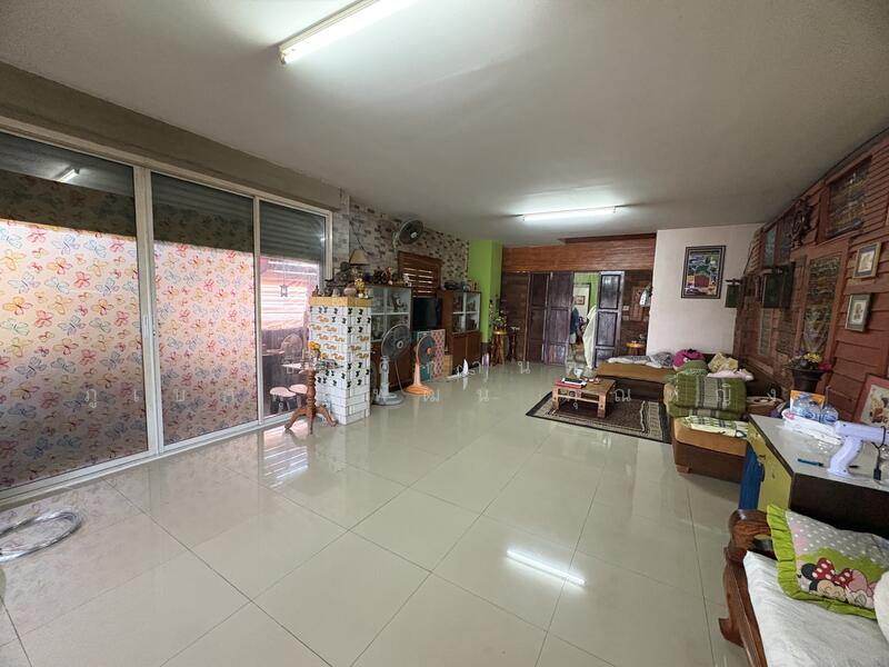 For Sale - อาคารพาณิชย์ ห้องริม 49 ตร.ว. ติด CJ More กม.5 สัตหีบ เยื้องสนามกีฬากองทัพเรือ, Chon Buri (Pattaya)