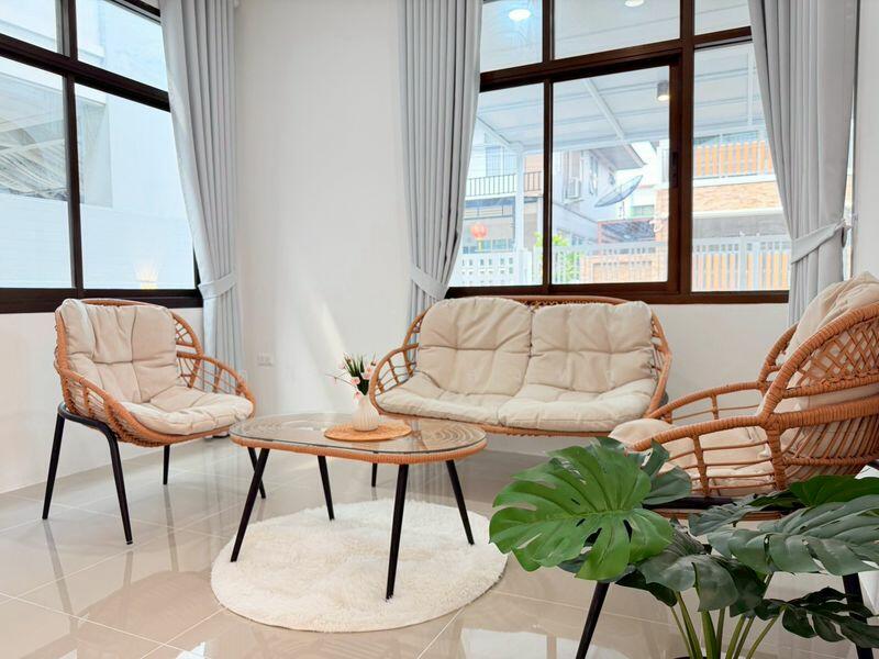 ขายบ้านเดี่ยวรีโนเวทใหม่ ม.โกลเด้นท์โฮม แหลมฉบัง ศรีราชา, Chon Buri (Pattaya), Thung Suk La, Si Racha, Chon Buri (Pattaya), 3 Bedrooms, 150 sqm, Single Detached House For Sale, by Dusit Saengfa, 500143192 - DDproperty.com