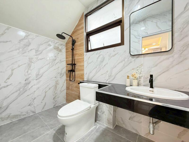 ขายบ้านเดี่ยวรีโนเวทใหม่ ม.โกลเด้นท์โฮม แหลมฉบัง ศรีราชา, Chon Buri (Pattaya), Thung Suk La, Si Racha, Chon Buri (Pattaya), 3 Bedrooms, 150 sqm, Single Detached House For Sale, by Dusit Saengfa, 500143192 - DDproperty.com