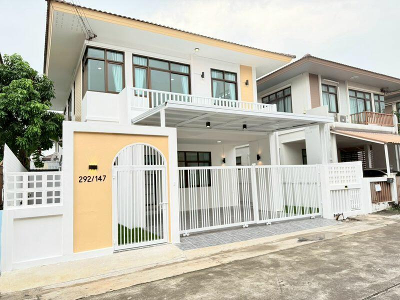 ขายบ้านเดี่ยวรีโนเวทใหม่ ม.โกลเด้นท์โฮม แหลมฉบัง ศรีราชา, Chon Buri (Pattaya), Thung Suk La, Si Racha, Chon Buri (Pattaya), 3 Bedrooms, 150 sqm, Single Detached House For Sale, by Dusit Saengfa, 500143192 - DDproperty.com