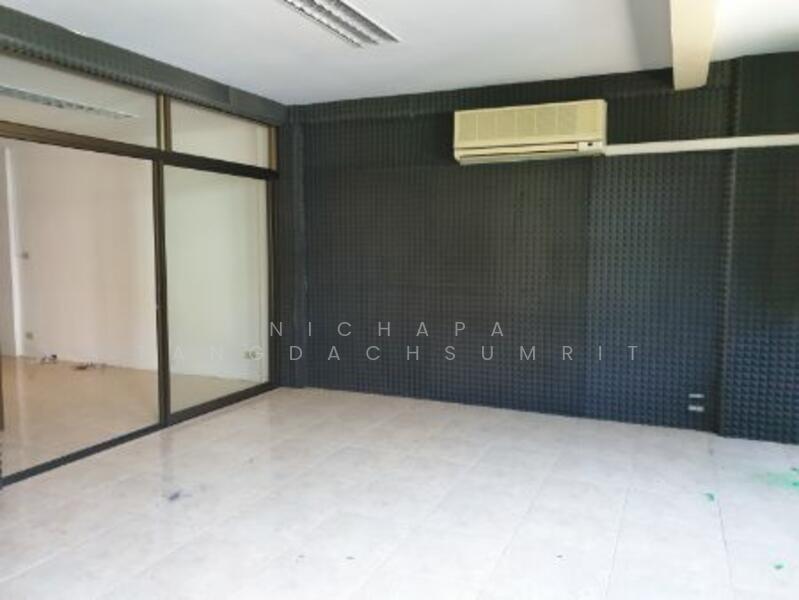 ให้เช่า - ให้เช่า ตึกแถว ย่าน ทาวน์อินทาวน์ 3 ชั้นครึ่ง, กรุงเทพ