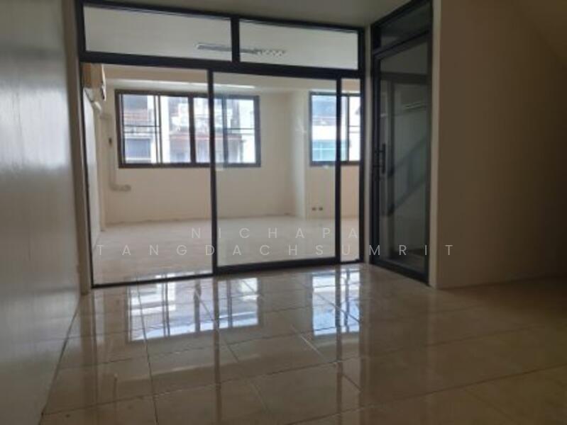 ให้เช่า - ให้เช่า ตึกแถว ย่าน ทาวน์อินทาวน์ 3 ชั้นครึ่ง, กรุงเทพ