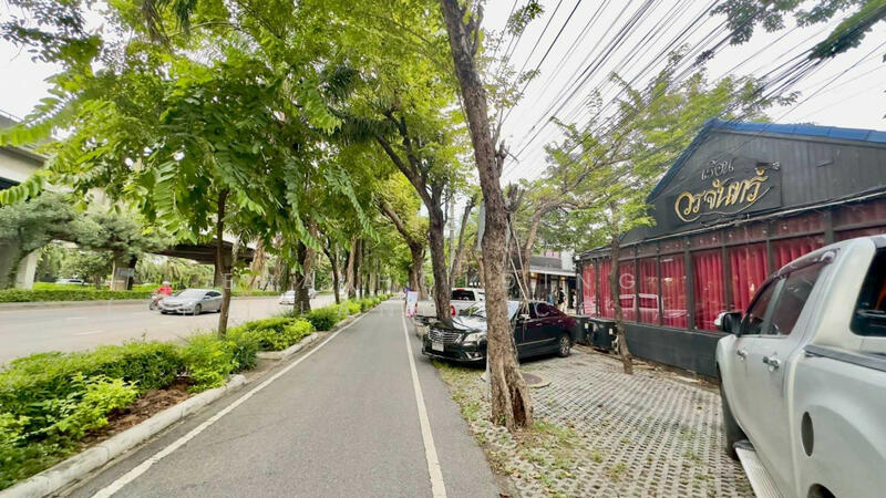 พร้อมสิ่งปลูกสร้าง, Bangkok, Khlong Chan, Bang Kapi, Bangkok, , 800 sqm, Land For Rent, by ERA Holding (Thailand) Co., Ltd., 500143264 - DDproperty.com