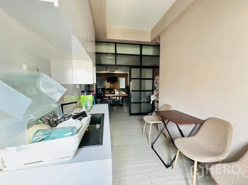 ขายอาคารพาณิชย์ ถนนสุขุมวิท ใกล้ BTS ทองหล่อ hre00209, กรุงเทพ, คลองตันเหนือ, วัฒนา, กรุงเทพ, 266 ตร.ม., ตึกแถว-อาคารพาณิชย์ ขาย, โดย Hero Realtor Co., Ltd., 500143325 - DDproperty.com