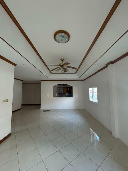 ขายบ้านเดี่ยวในพัทยา โครงการ ศุภนุชวิลเลจ (Supanuch Village) ตำบลหนองปรือ อำเภอบางละมุง ชลบุรี, Chon Buri (Pattaya), ถนนพรประภานิมิตร 22, Nong Pru, Bang Lamung (Pattaya), Chon Buri (Pattaya), 2 Bedrooms, 120 sqm, Single Detached House For Sale, by คุณหมู, 500143344 - DDproperty.com