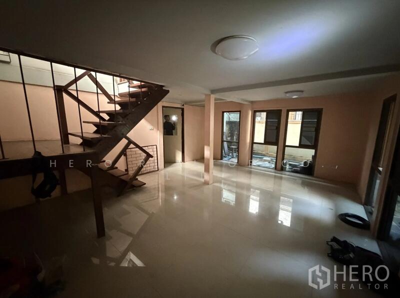 ให้เช่า - ให้เช่าอาคารพาณิชย์ ย่านนราธิวาส–สาทร ใกล้ BTS ช่องนนทรี ยานนาวา HRE00213, กรุงเทพ